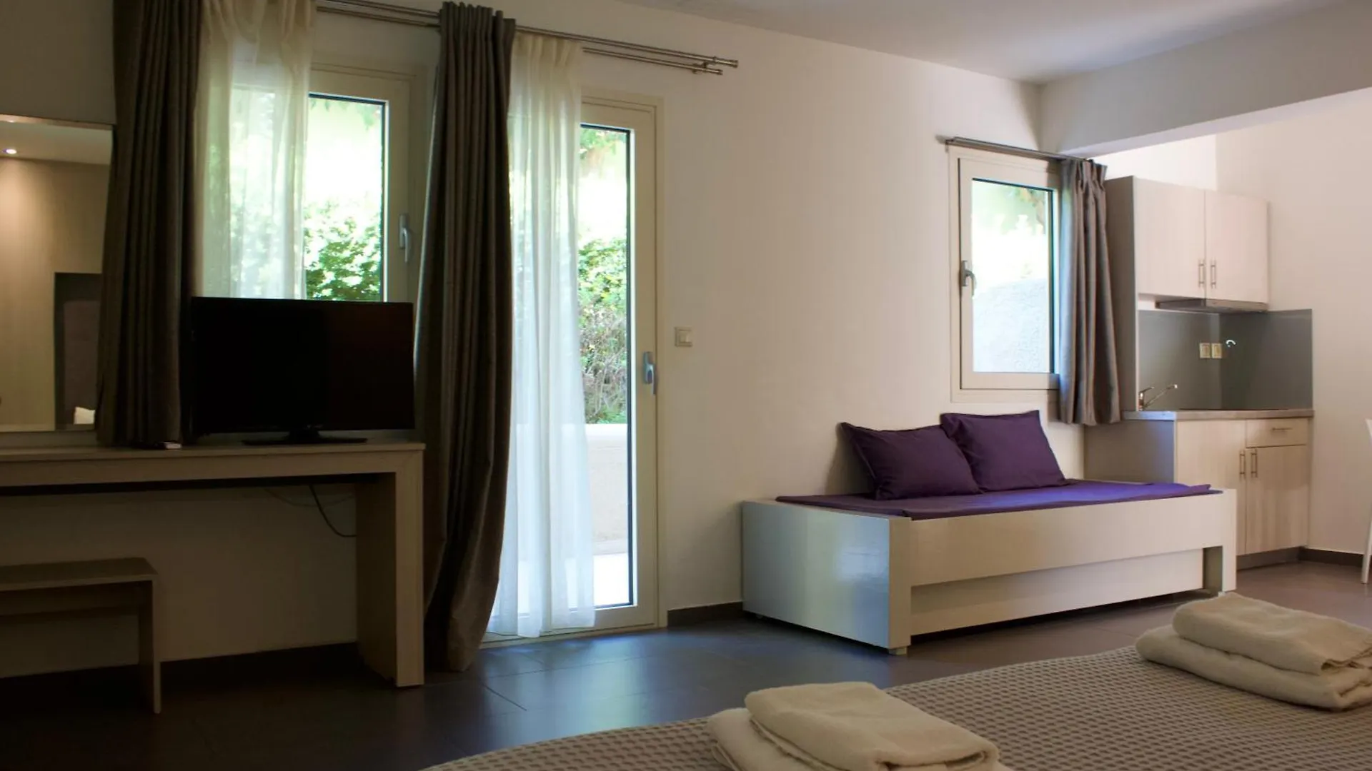 Makris Yialos Apartments Lassi